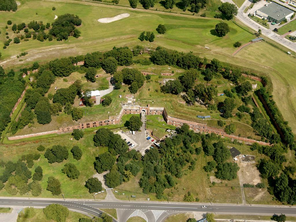 Twierdza Torun - Fort IV Bagian luar foto